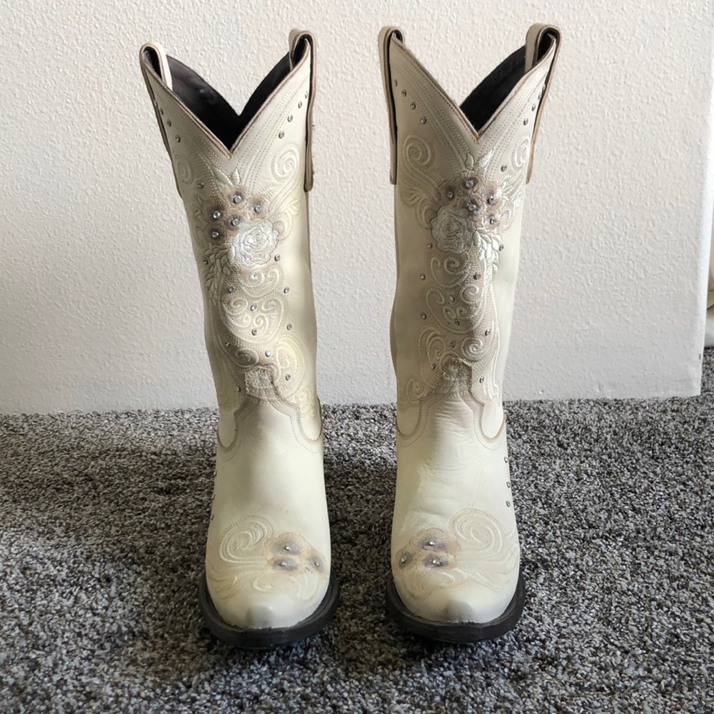 Embroidered wedding cowboy boot